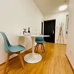 Apstay City Center I Parking I Self Check-In Грац