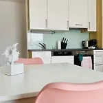 Apstay City Center I Parking I Self Check-In *