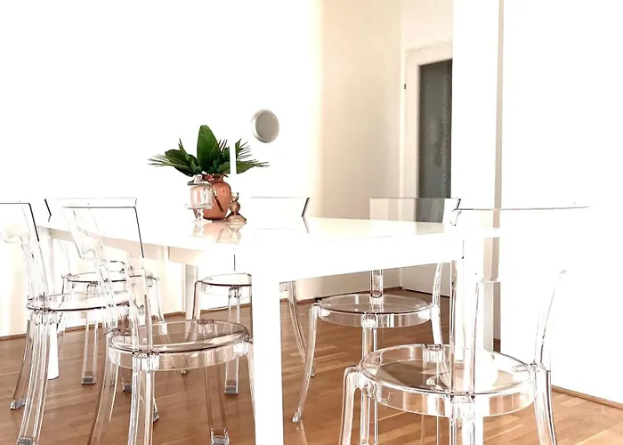 Apstay Center I Parking Option I Self Check-in *